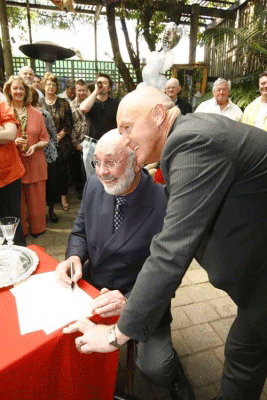 signing1