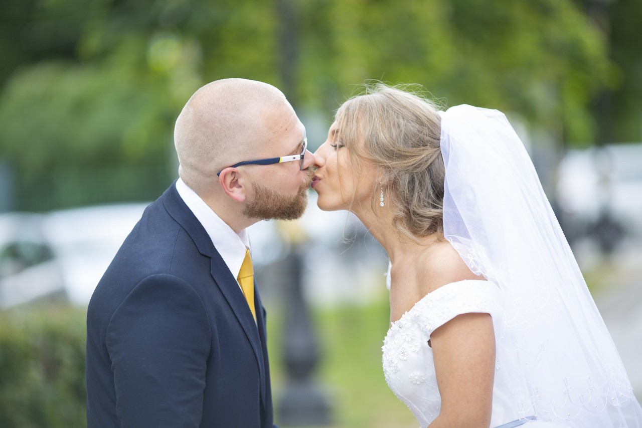 Kissing during your wedding ceremony – what do you think?