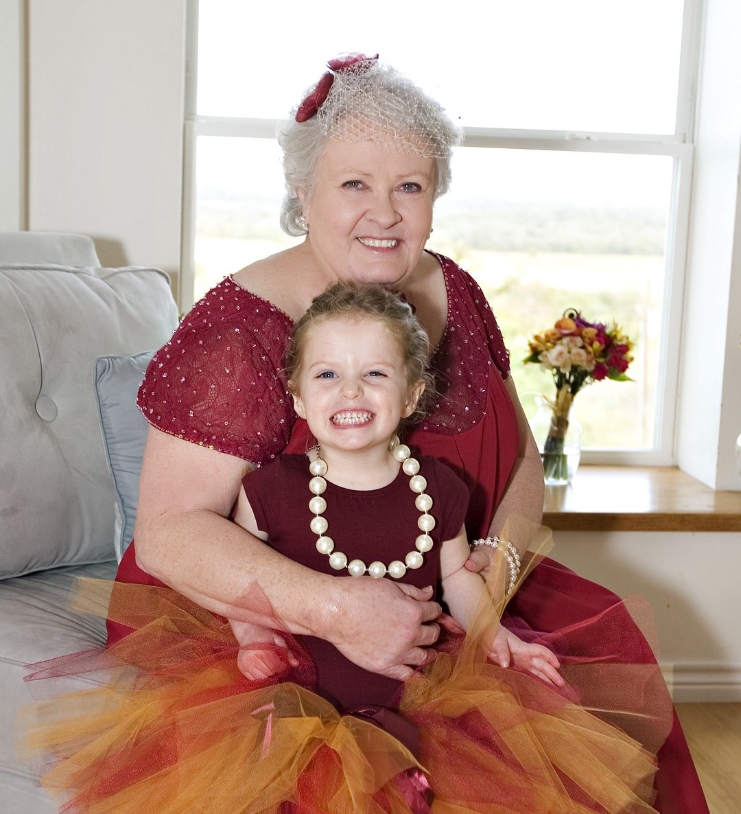 grandmother-with-granddaughter-2081318_1920.jpg